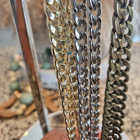 NWOT Crossbody chains. Pick ONE - Picture 3 of 3